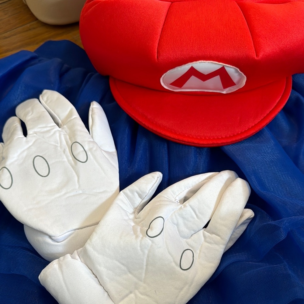 Red and White Kids Costume Hat and Gloves Set